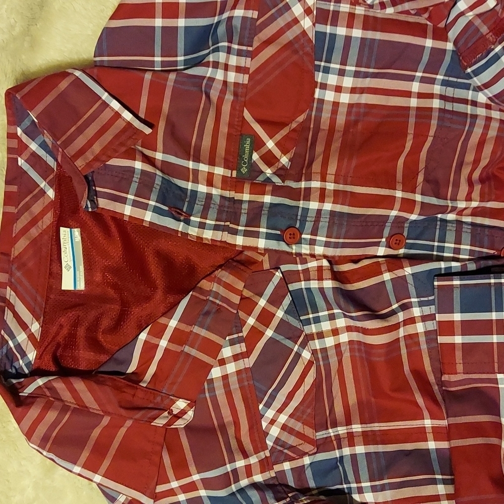 Great light weight over shirt from Columbia sportswear